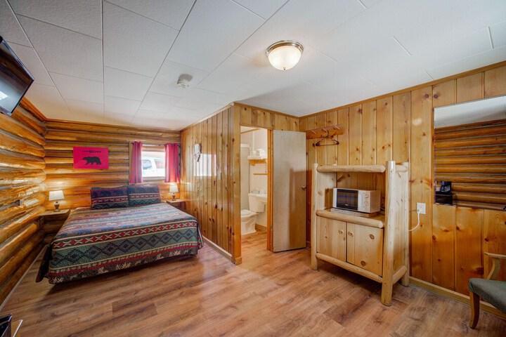 Room 13 of 82