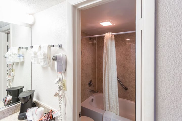 Room 32 of 45