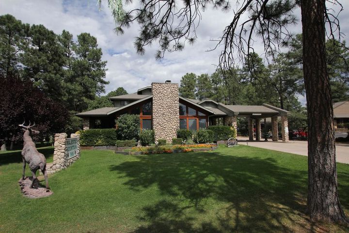 Majestic Mountain Inn