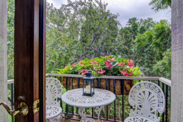 James Mulvey Carriage House Inn