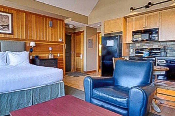 Room 40 of 136