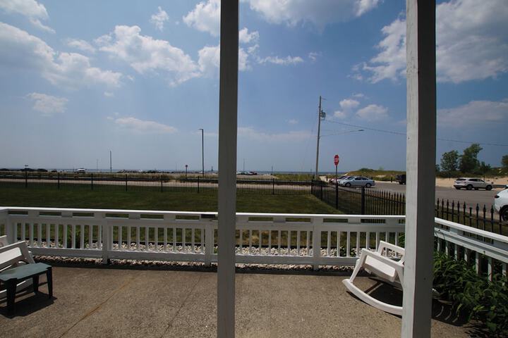 Snyders Shoreline Inn