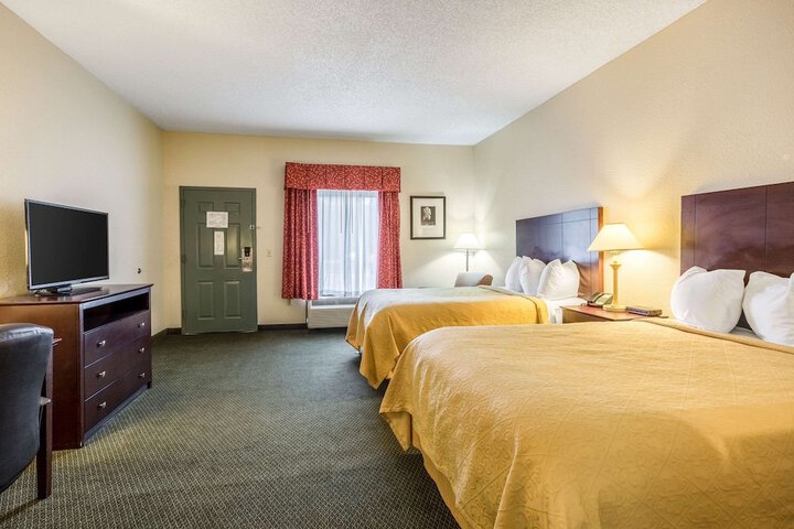 Room 10 of 33