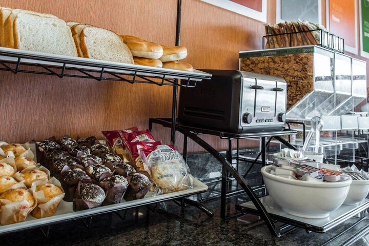 Breakfast/Coffee Service 22 of 31