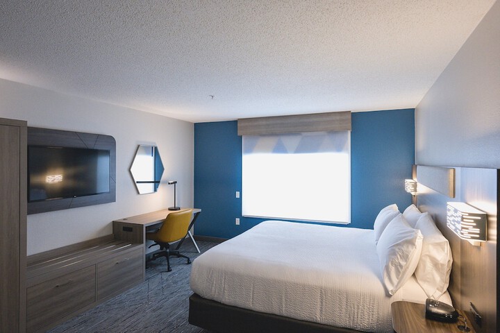 Room 90 of 145