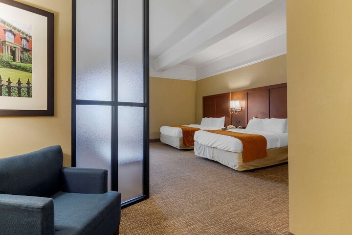 Room 7 of 33
