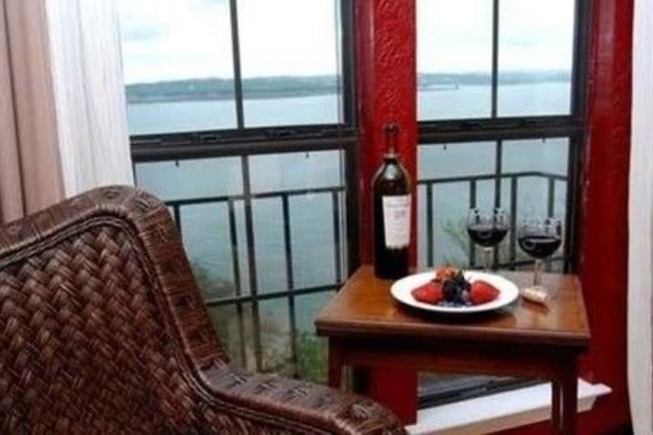 The Lakehouse Bed & Breakfast