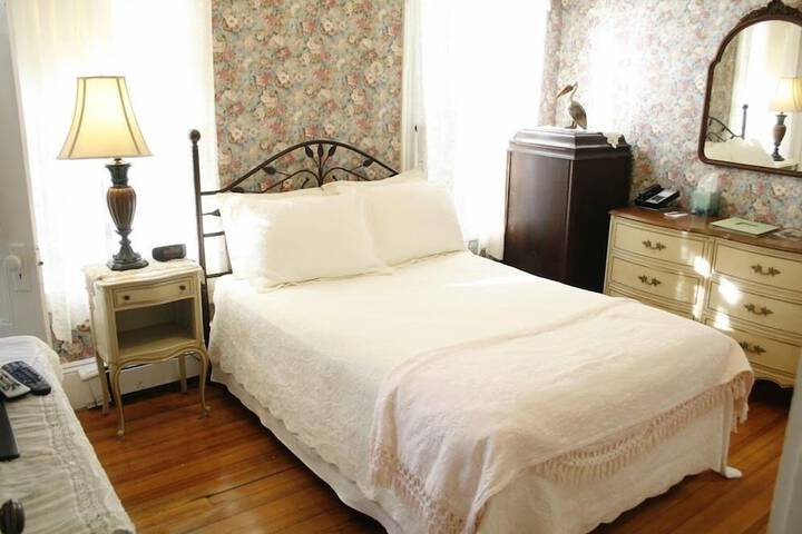 Room 28 of 48