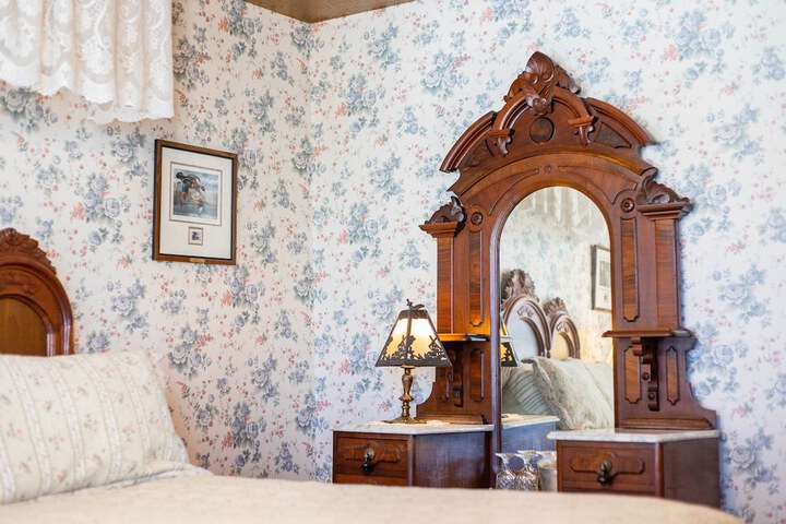 Room 13 of 38