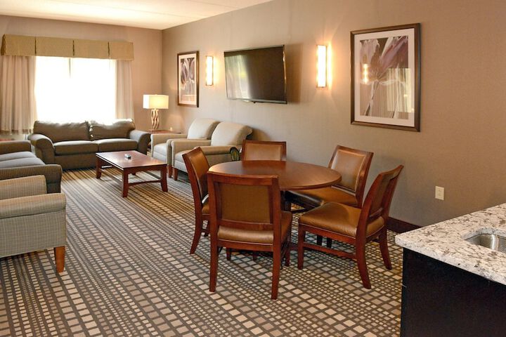 Holiday Inn Express & Suites Geneva Finger Lakes by IHG