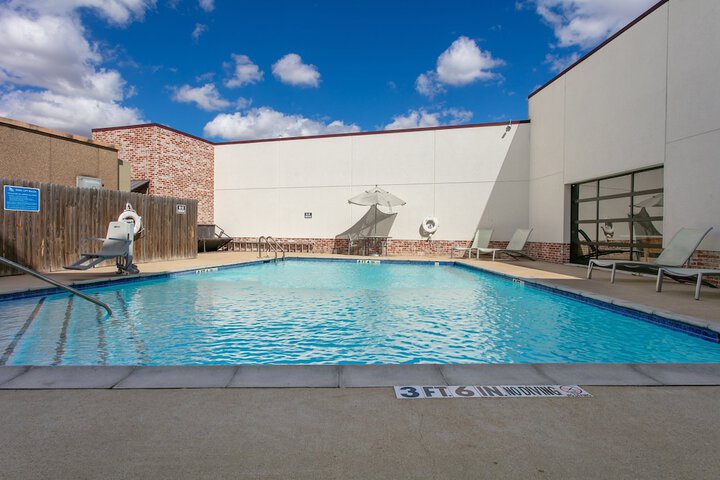 Pool 20 of 110