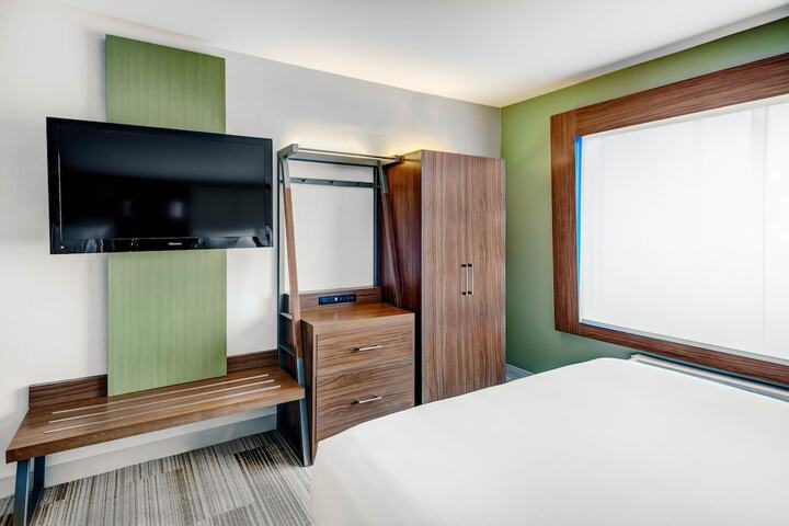 Room 28 of 50