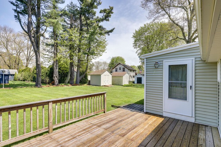 Charming Old Saybrook Home: Half-mi to Sand & Sea!