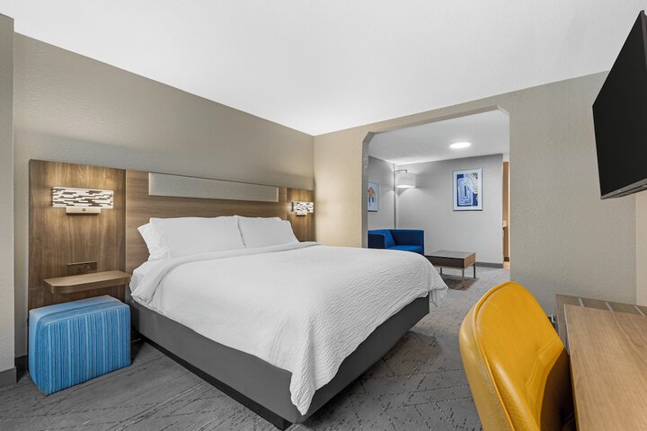 Holiday Inn Express Hotel & Suites Charlotte by IHG