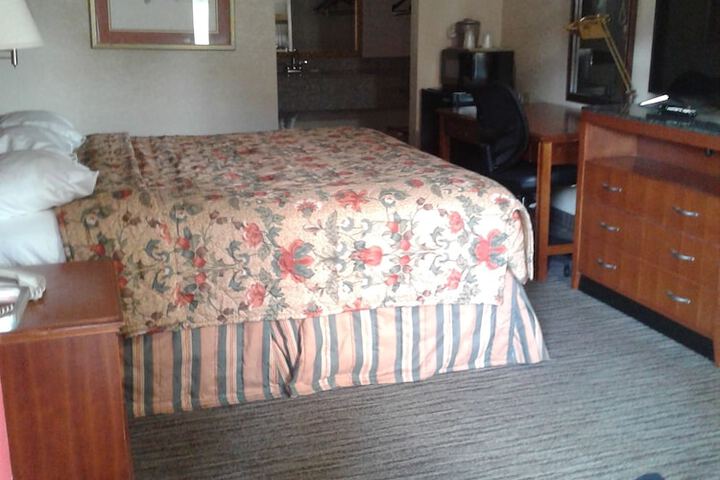Room 6 of 25