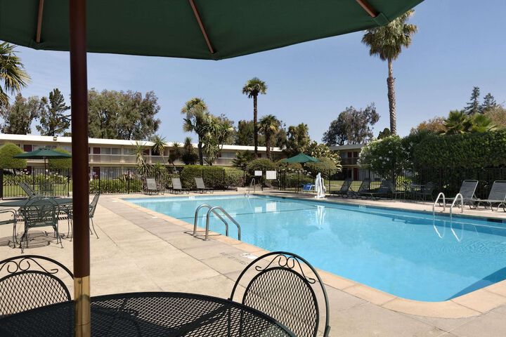Pool 4 of 21