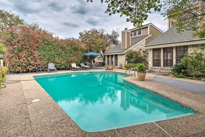 Horseshoe Bay Townhome w / Patio & Outdoor Pool!