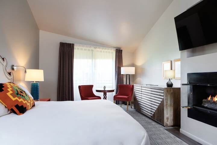 Room 32 of 98