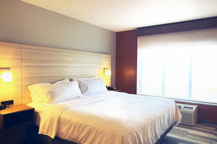 Holiday Inn Express Hotel & Suites Logansport by IHG