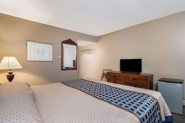 Room 8 of 24