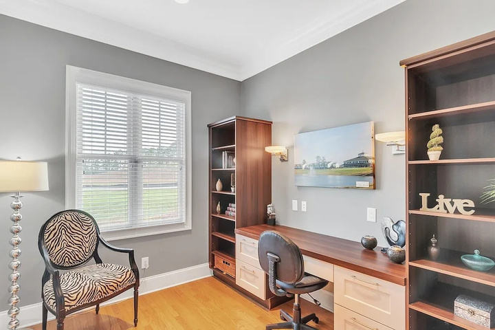 Spacious Home With 4 Master Suites in Quiet Community 4 Bedroom Home by Redawning