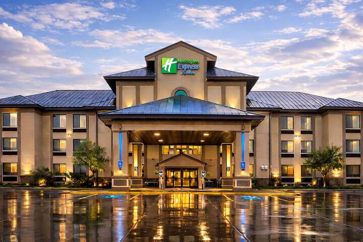 Holiday Inn Express & Suites Winner by IHG