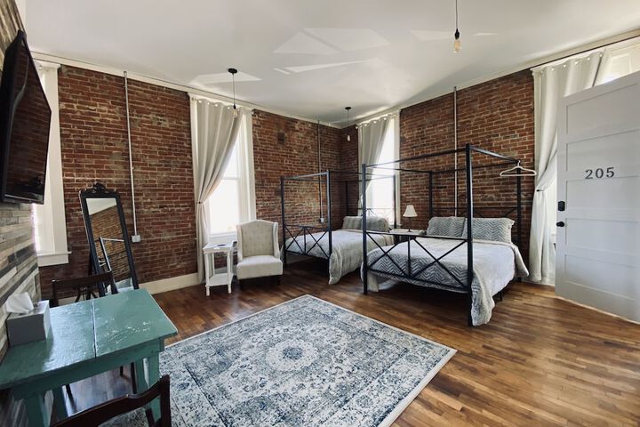Room 54 of 83