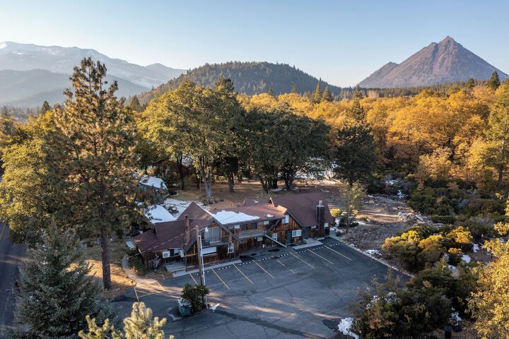 Basecamp Lodge
