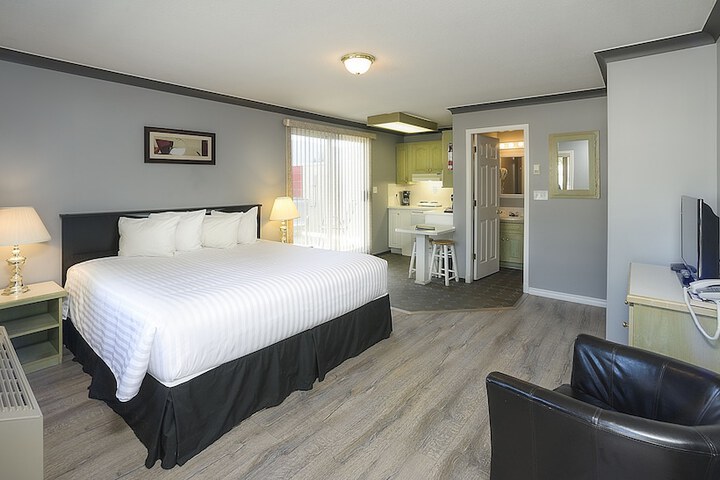 Tiki Shores Inn & Suites