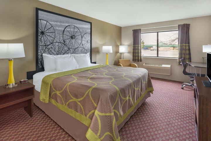 Super 8 by Wyndham Hebron Lowell Area