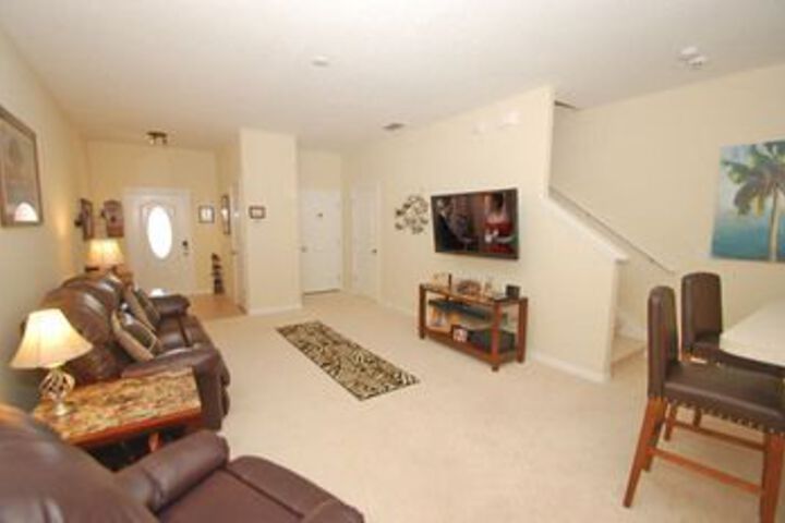 226SW Scaton 3 Br Villa by RedAwning