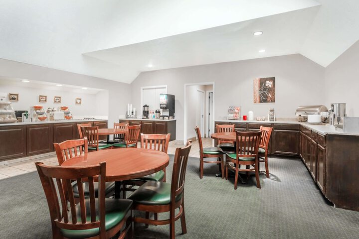 Hawthorn Extended Stay by Wyndham Columbus North