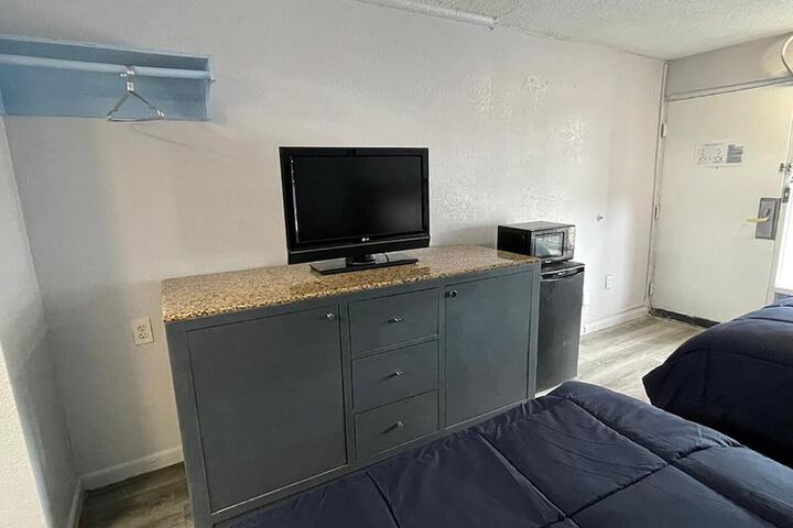 Room 5 of 10