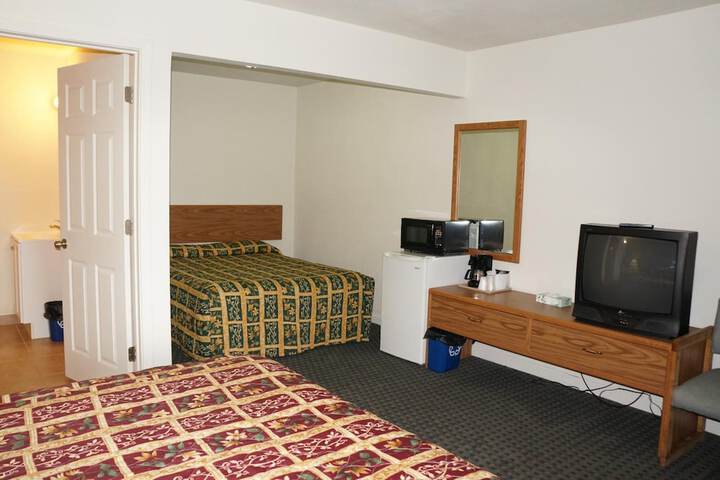 Room 27 of 40