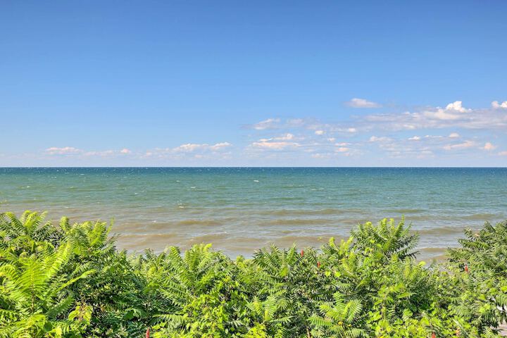 Walk to Beach Marina & Town! Lake Ontario Getaway