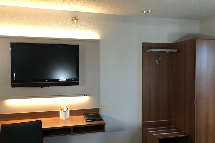 Room 13 of 25