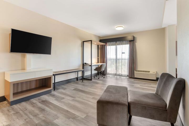 Room 11 of 24