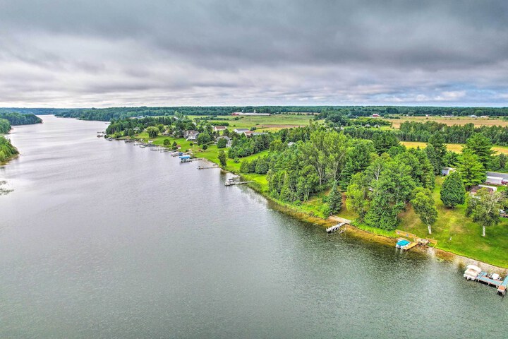 Riverfront Home w / Dock 6 Mi to Cheboygan!