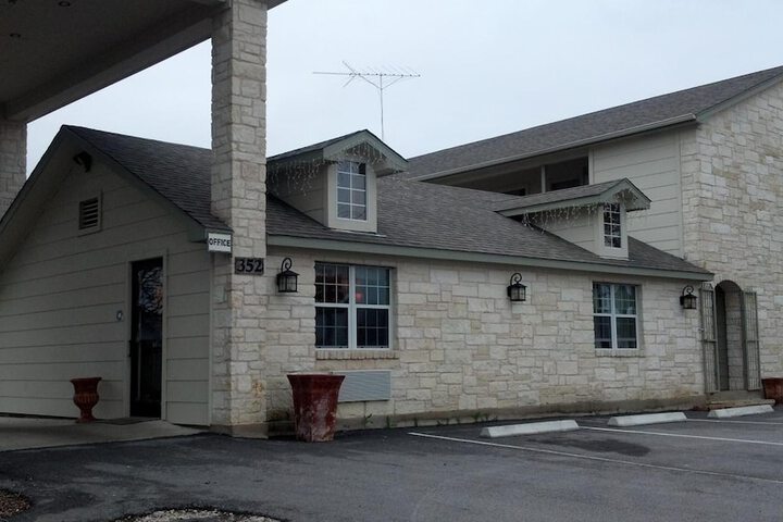Hotel 7 of 49