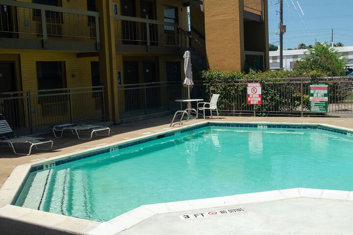 Pool 2 of 6