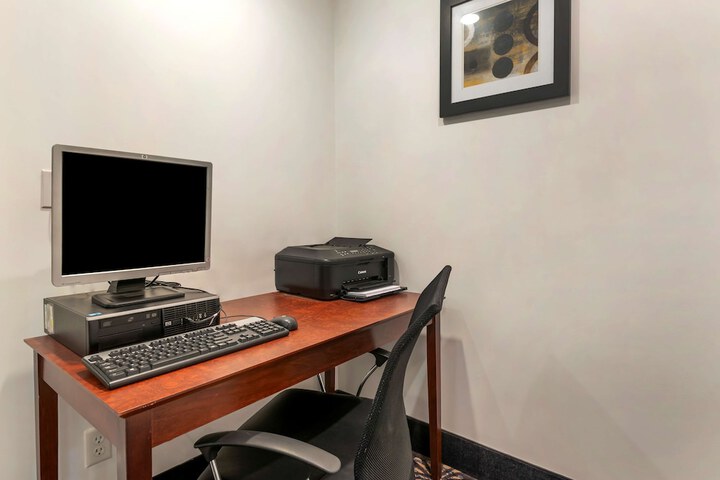Business Center 28 of 28