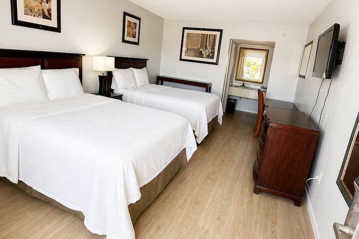 American Inn and Suites