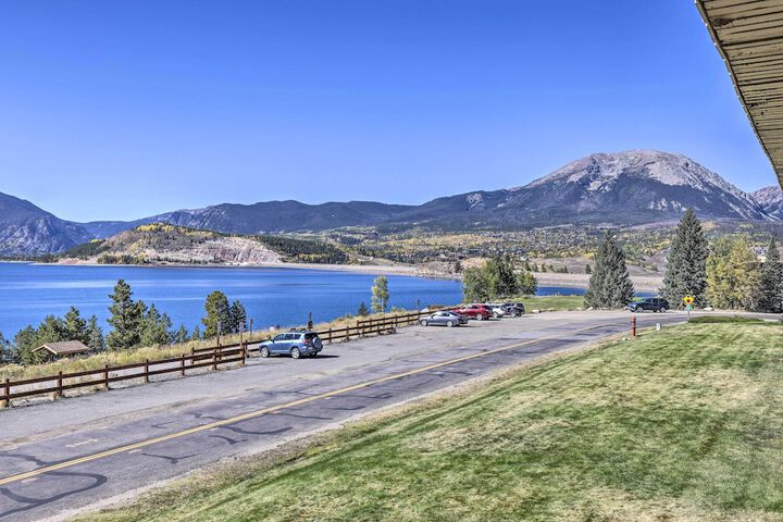 8 Mi to Keystone Resort: Dillion Condo w / Hot Tub!