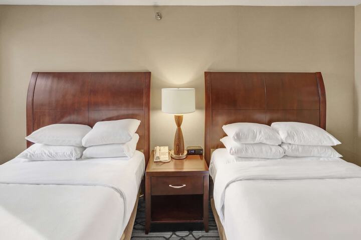Room 32 of 47