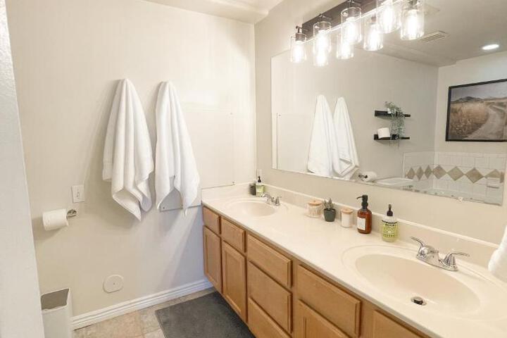 City View Retreat 2 BR 1 B