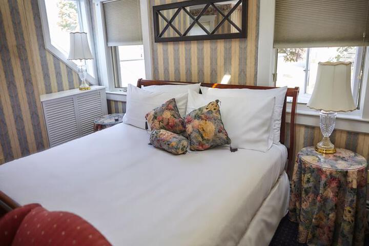 THE ANDRIE ROSE INN
