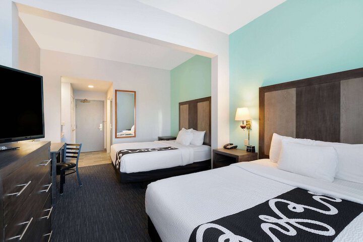 La Quinta Inn & Suites by Wyndham Omaha Airport Downtown