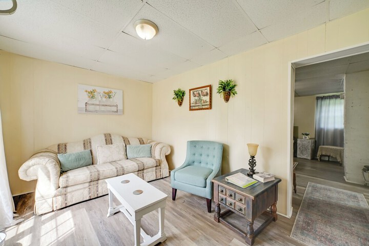Serene Mcewen Cottage 2 Mi to Golf Course!