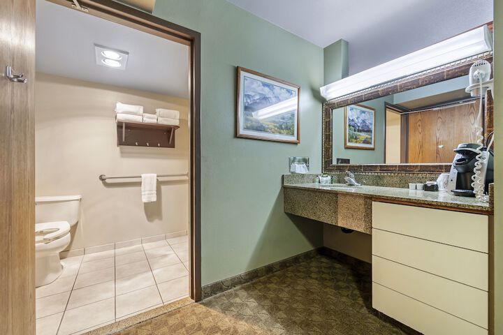 Room 17 of 32