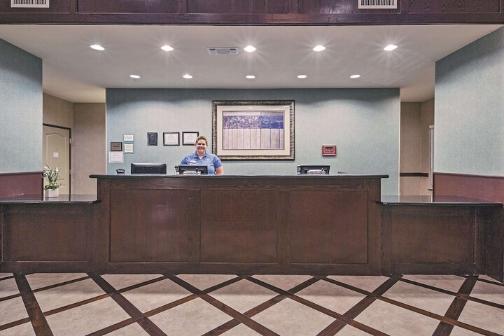 La Quinta Inn & Suites by Wyndham DFW Airport West - Euless
